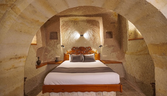 Canyon Cave Hotel