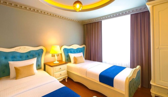Real King Residence in Yomra