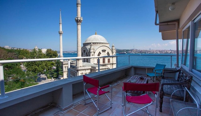 Waterfront Penthouse Apt. with a Stunning View