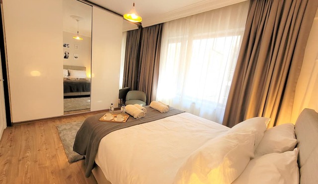 Stay in the heart of Istanbul’s creative soul—Cihangir. This spacious, stylish apartment is steps from Taksim Square, Istiklal Street, and Kabataş Tramway, perfect for groups seeking comfort, culture, and convenience.