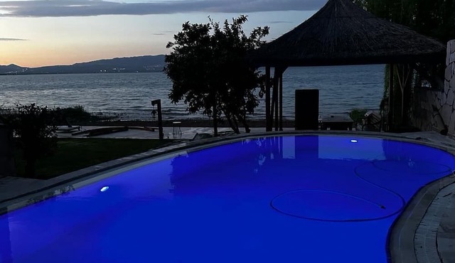 Villa Atroa Lake House - Cozy Studio Villa on Iznik Lake. Spectacular view. in Bursa