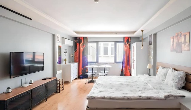 Cozy Central Flat w/Netflix & Elevator Near Metro 2 minute walking distance