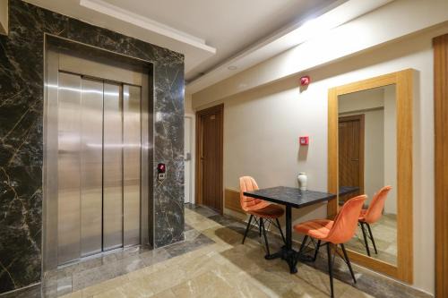 Crown Hanpoint Boutique Hotel