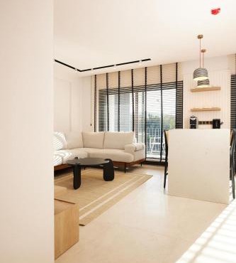 Suite apartments with pool, 300 m to the BEACH in the center of Ilica in Çeşme
