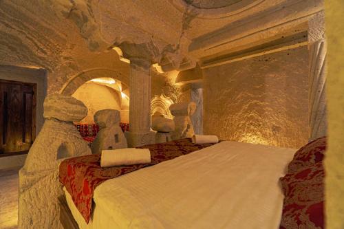 Tyana Cave House in Nar