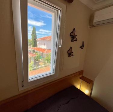 Beachside Garden Villa with Spacious Private Garden in Çeşme