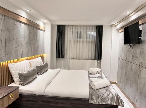The Blue Mansion Modern Rooms