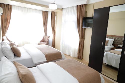 Ramparts Hotel
