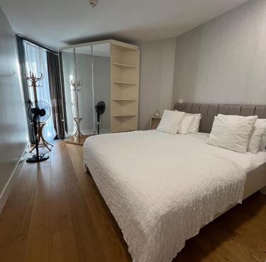Deluxe 2BR Apartment Balcony 420