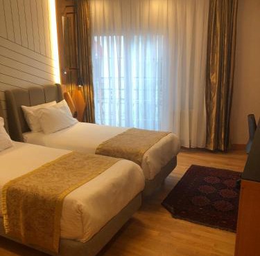 Maywood Hotel